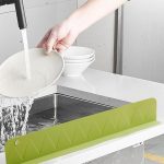 Silicone Sink Splash Guard for Kitchen and Bathroom, Anti-Spill Faucet Splash Stopper, Kitchen Sink Splash Guard, Flexible Oil-Proof Water Baffle Plate with Strong Suction Cups