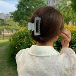 Tawakkal Mart Available in Sets of 6, 3, or as a Single Piece, these Transparent and Matte Solid Hair Claws for Women feature a Rectangular Design. Stylish and Elegant Hair Accessories for Girls and Women