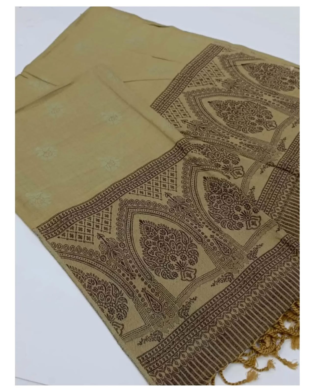 imgi_56_934e5ed94c7307447a782d915bb7105f Winter Kashmiri Hand Embroidered Shawl For Women/Girls - Image 1